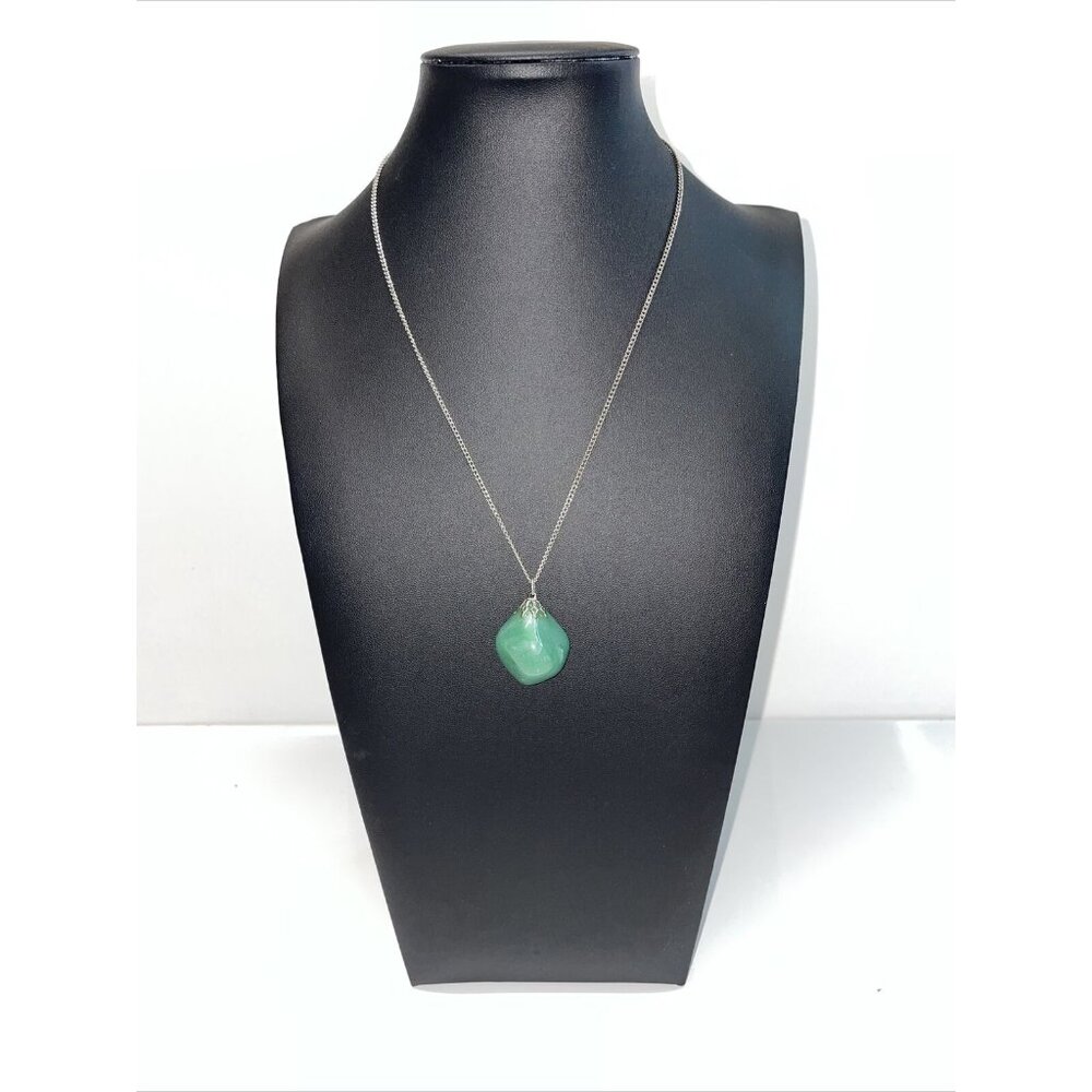 Beautiful Vintage Green AVENTURINE Gemstone PENDANT NECKLACE Silver Tone A181‎